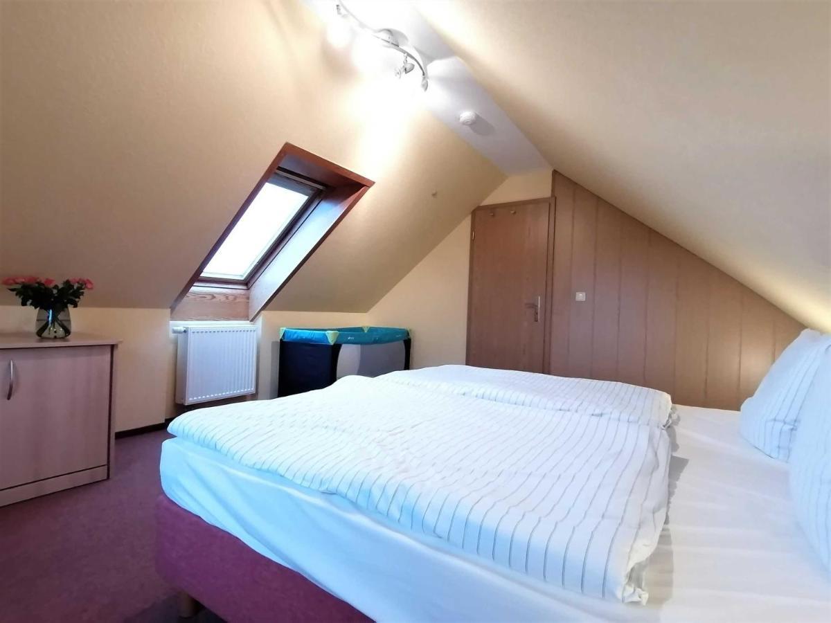 Ferienwohnungen Kleckerburg mit Meerblick OFC 05 Kägsdorf Exterior foto